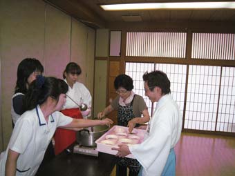 食事の様子1