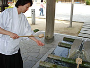 ７．もう一度左手に水を流す。